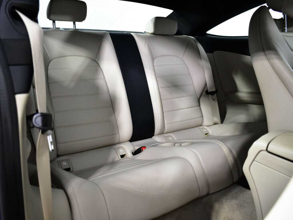 Купить Mercedes-Benz C-Класс с пробегом. Фото: #9