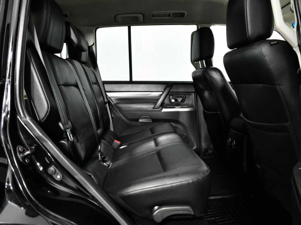 Купить Mitsubishi Pajero с пробегом. Фото: #9