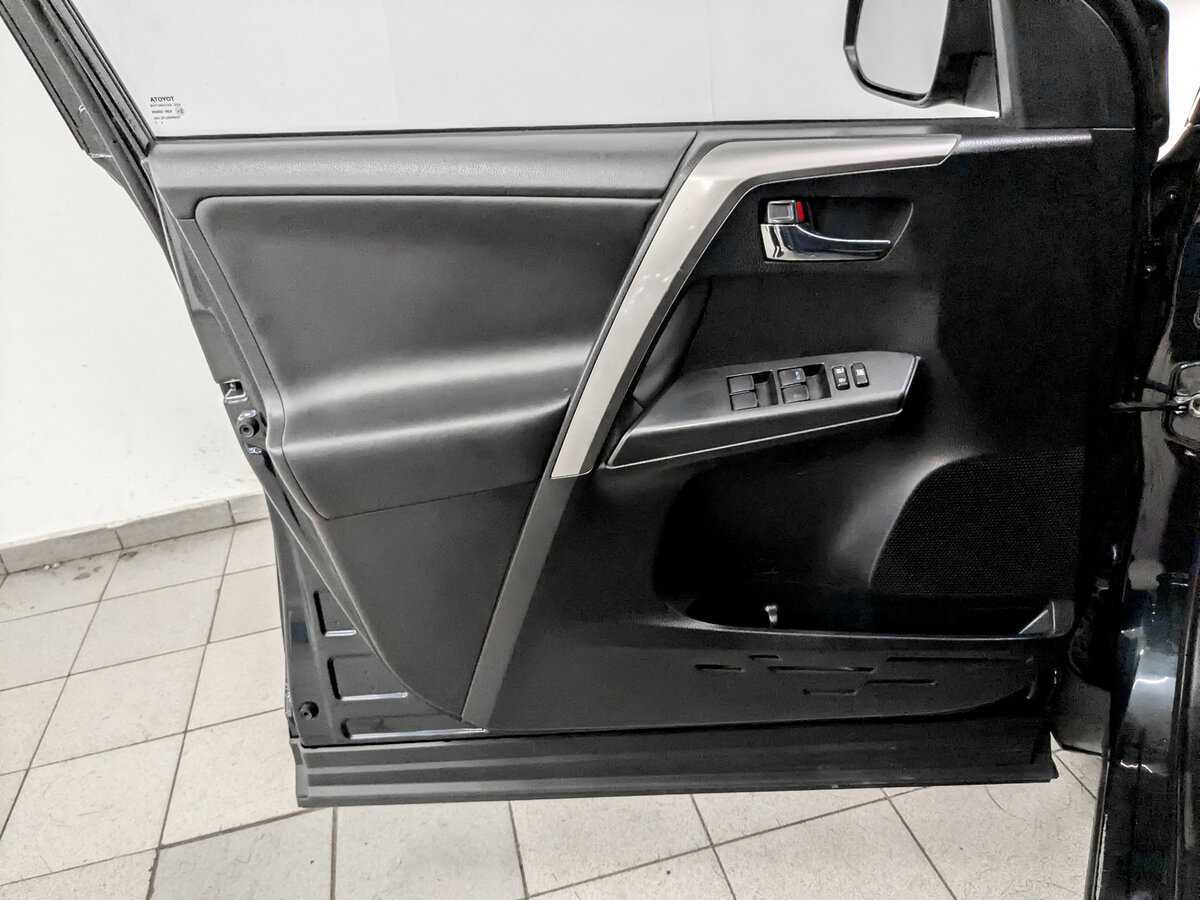 Купить Toyota RAV4 с пробегом. Фото: #17