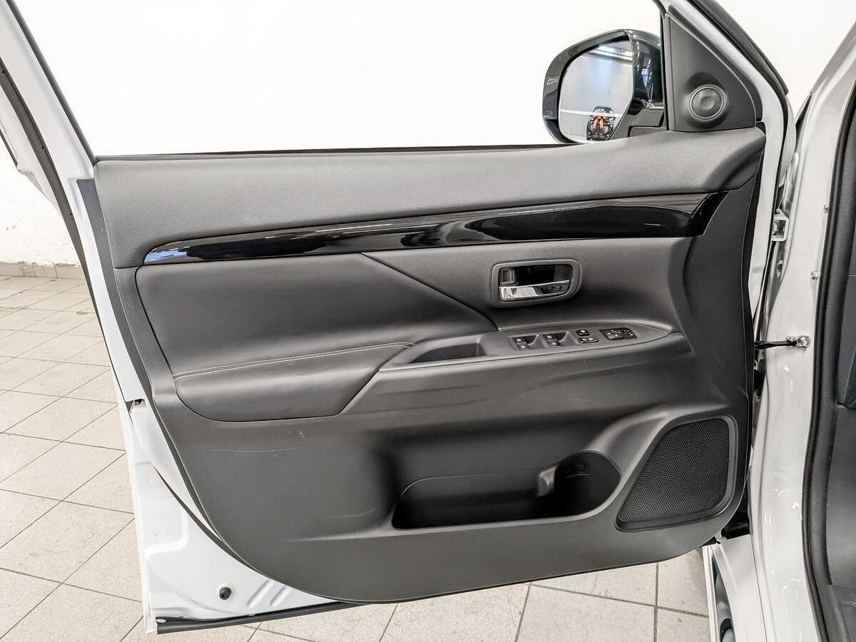 Купить Mitsubishi Outlander с пробегом. Фото: #16