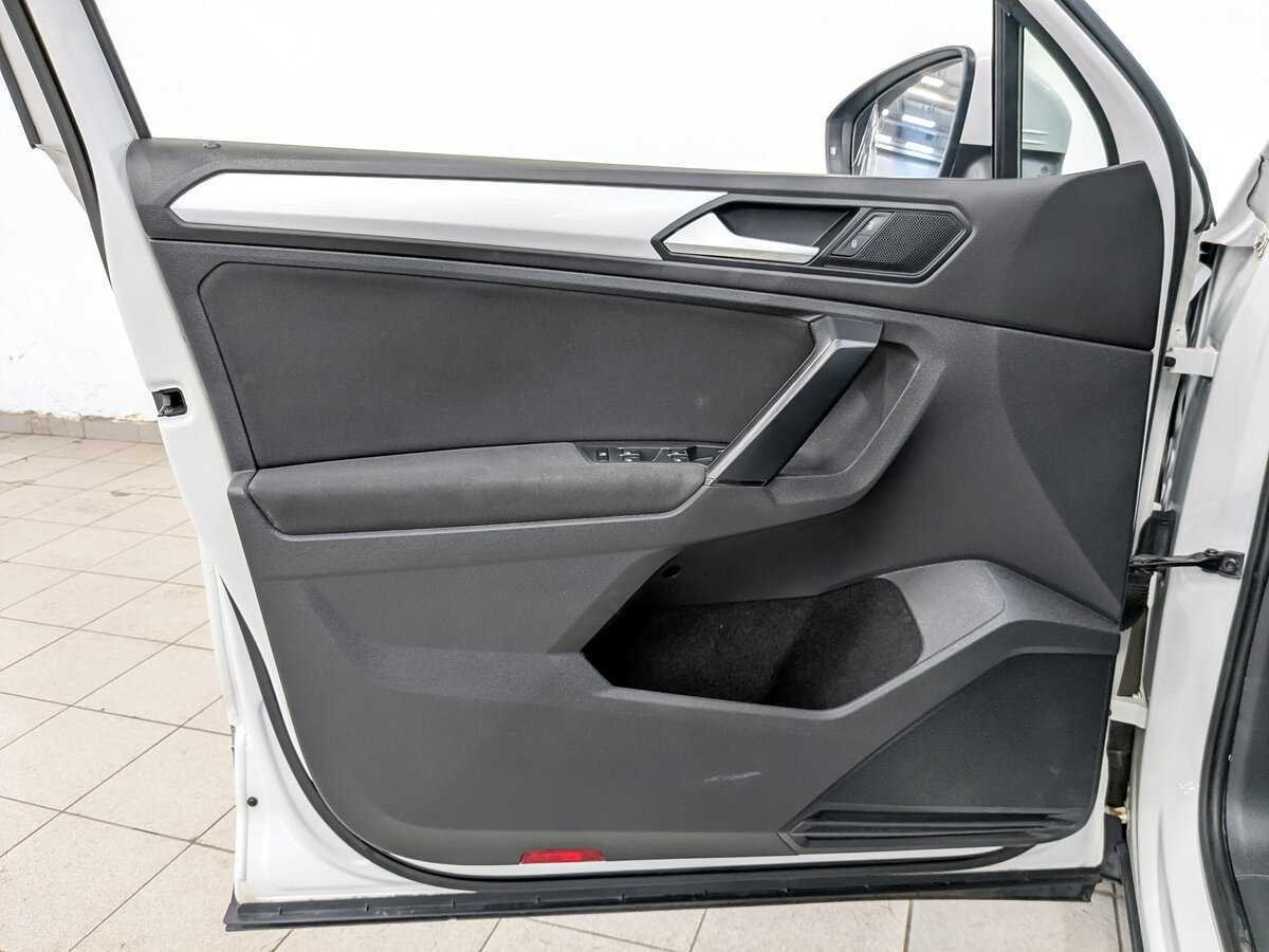 Купить Volkswagen Tiguan с пробегом. Фото: #17