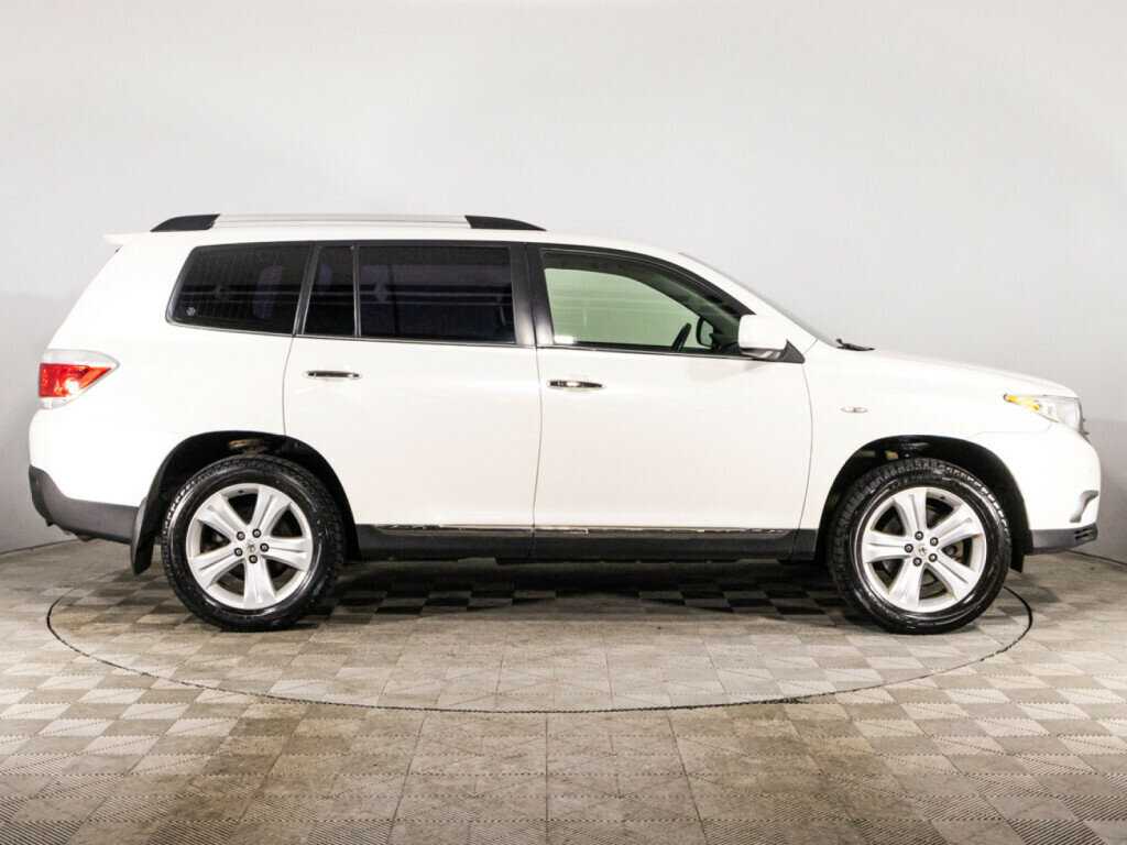 Купить Toyota Highlander с пробегом. Фото: #3