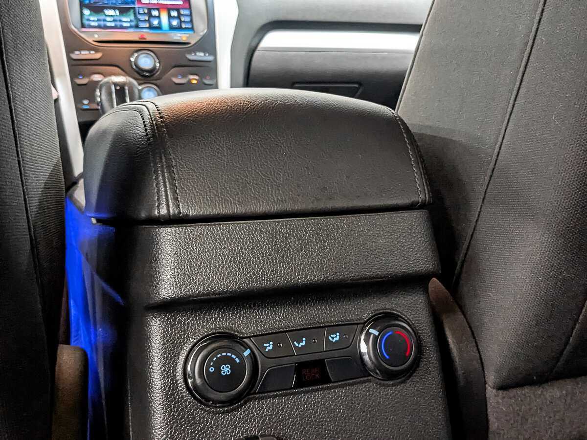 Купить Ford Explorer с пробегом. Фото: #24