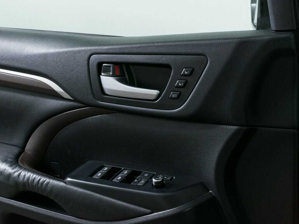 Купить Toyota Highlander с пробегом. Фото: #16