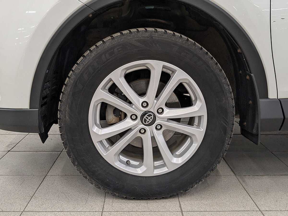 Купить Toyota RAV4 с пробегом. Фото: #11