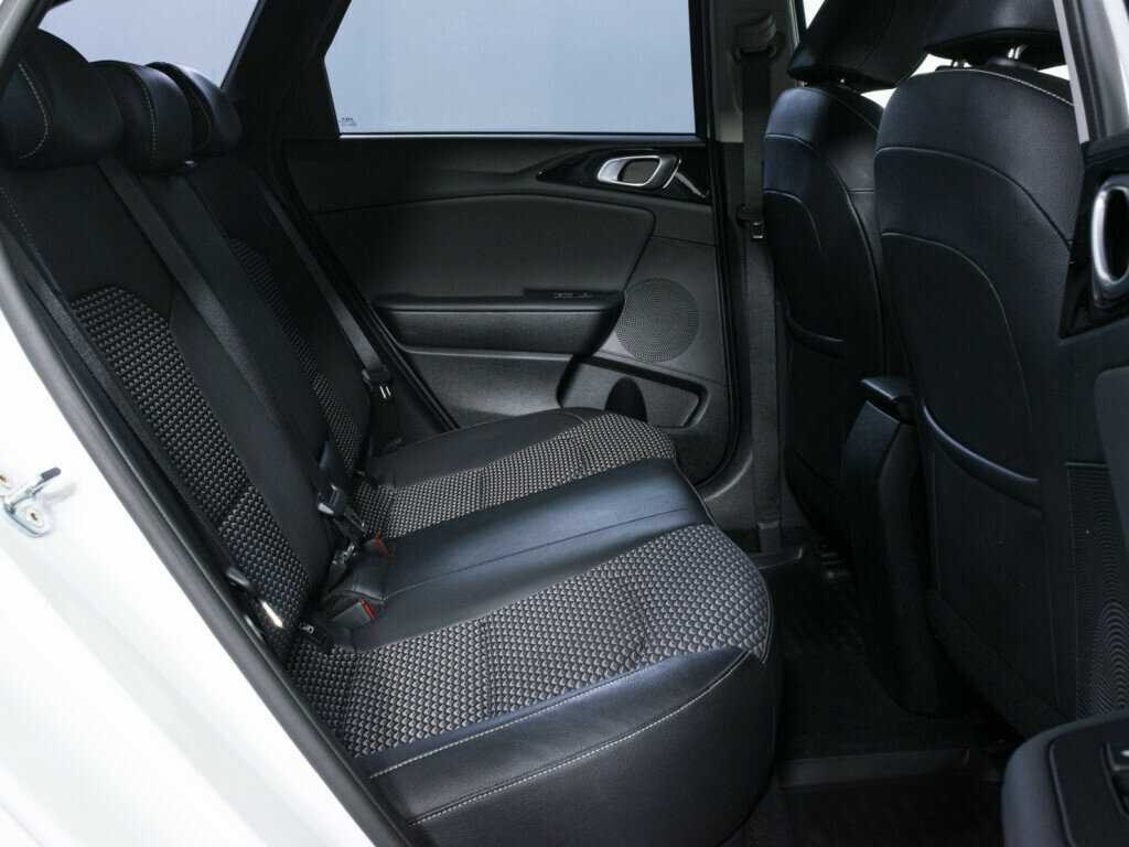 Купить Kia Ceed с пробегом. Фото: #9