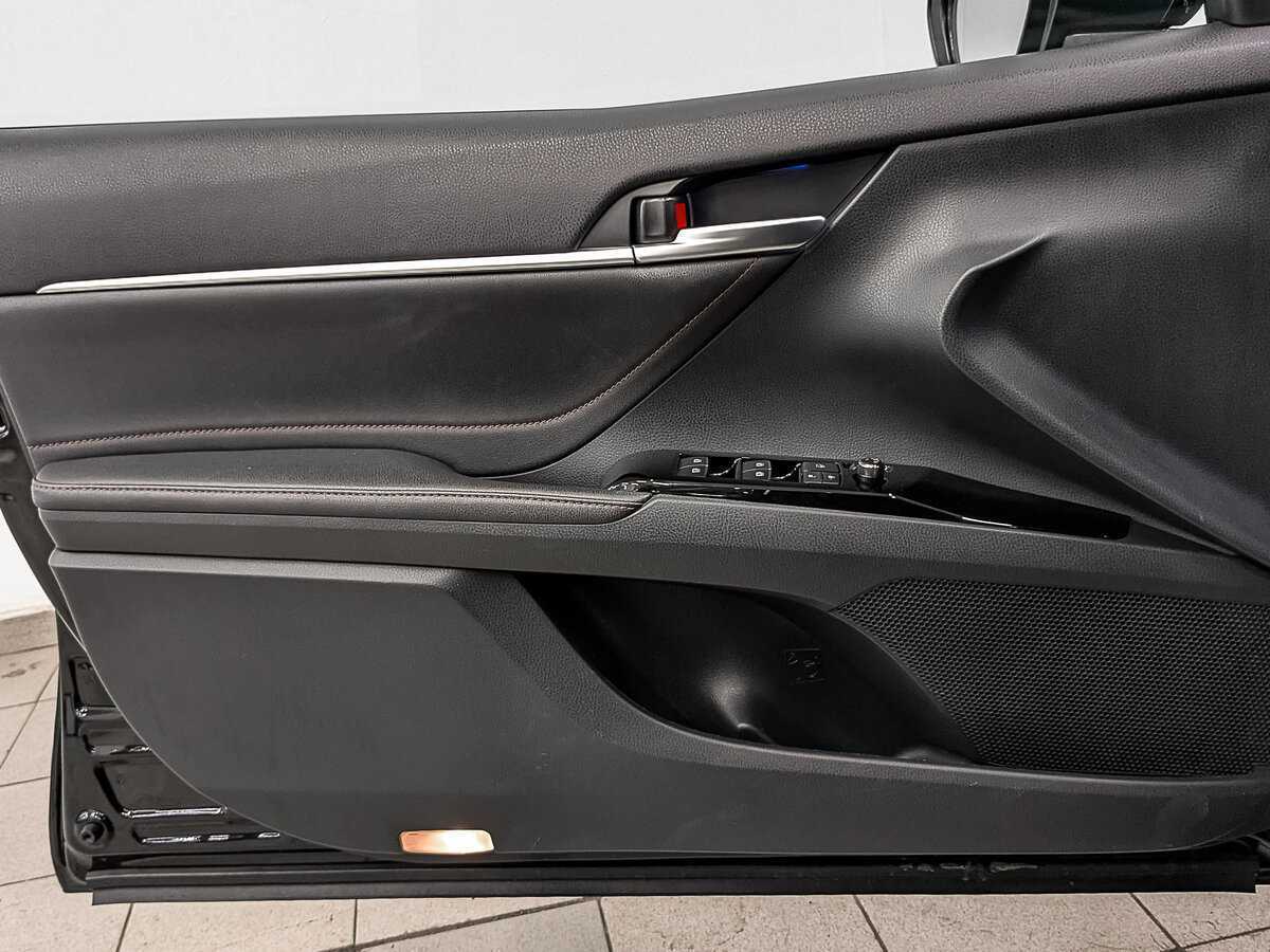 Купить Toyota Camry с пробегом. Фото: #18