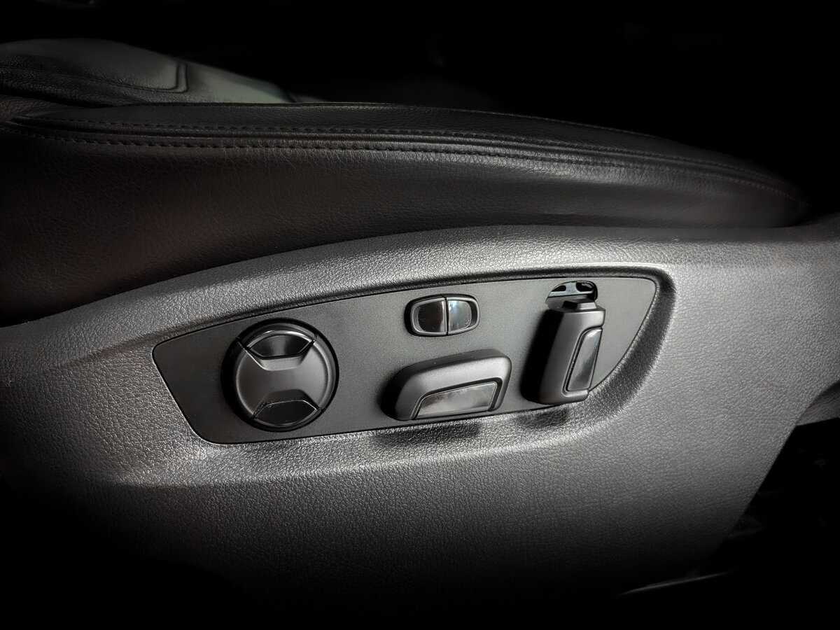 Купить Volkswagen Touareg с пробегом. Фото: #18