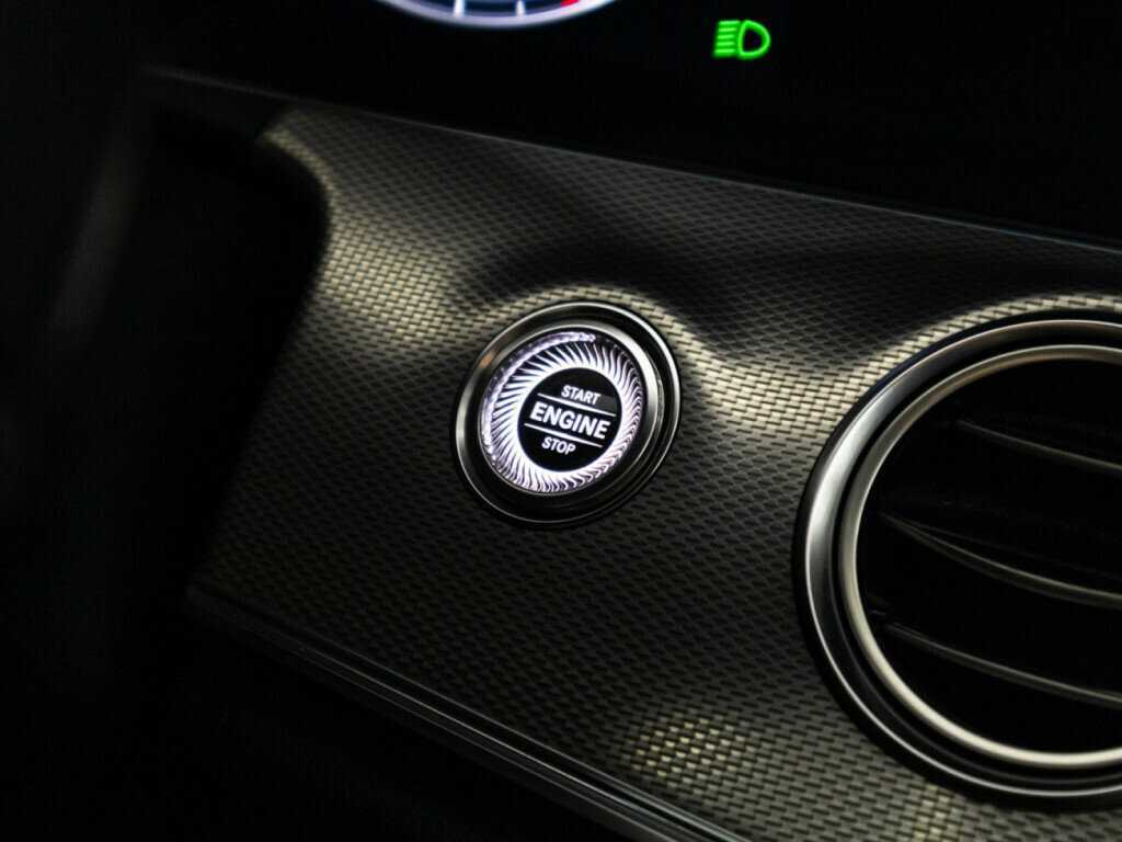 Купить Mercedes-Benz E-Класс с пробегом. Фото: #19