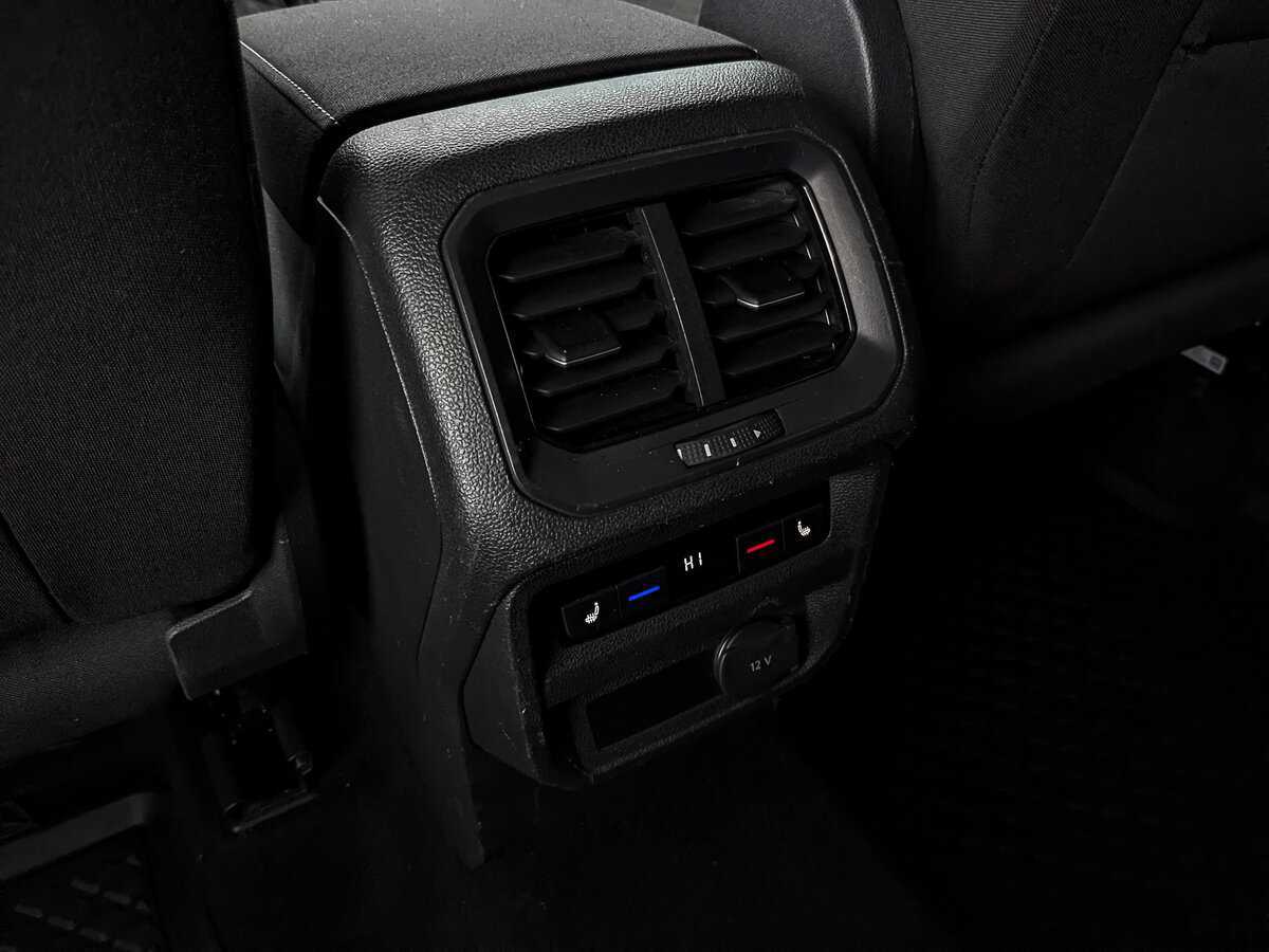 Купить Volkswagen Tiguan с пробегом. Фото: #25
