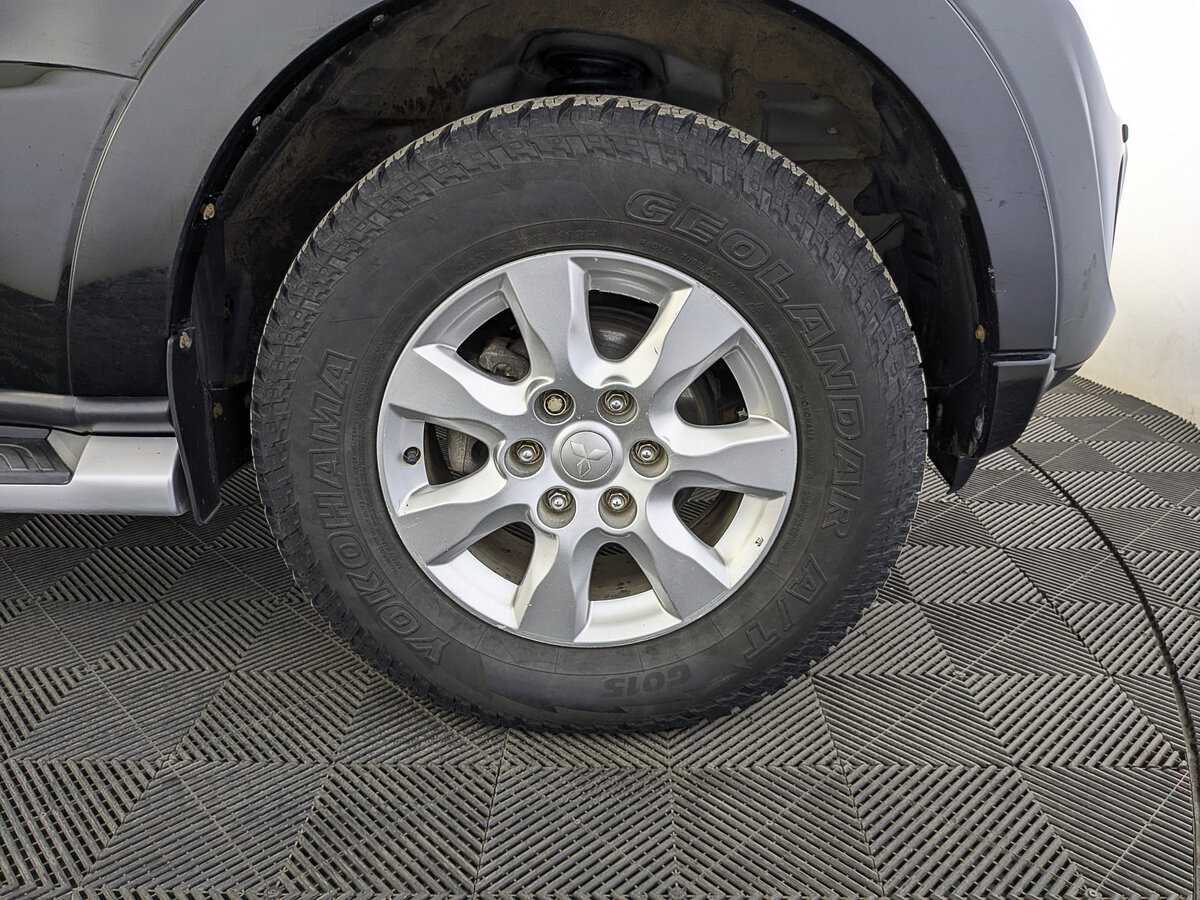 Купить Mitsubishi Pajero с пробегом. Фото: #11
