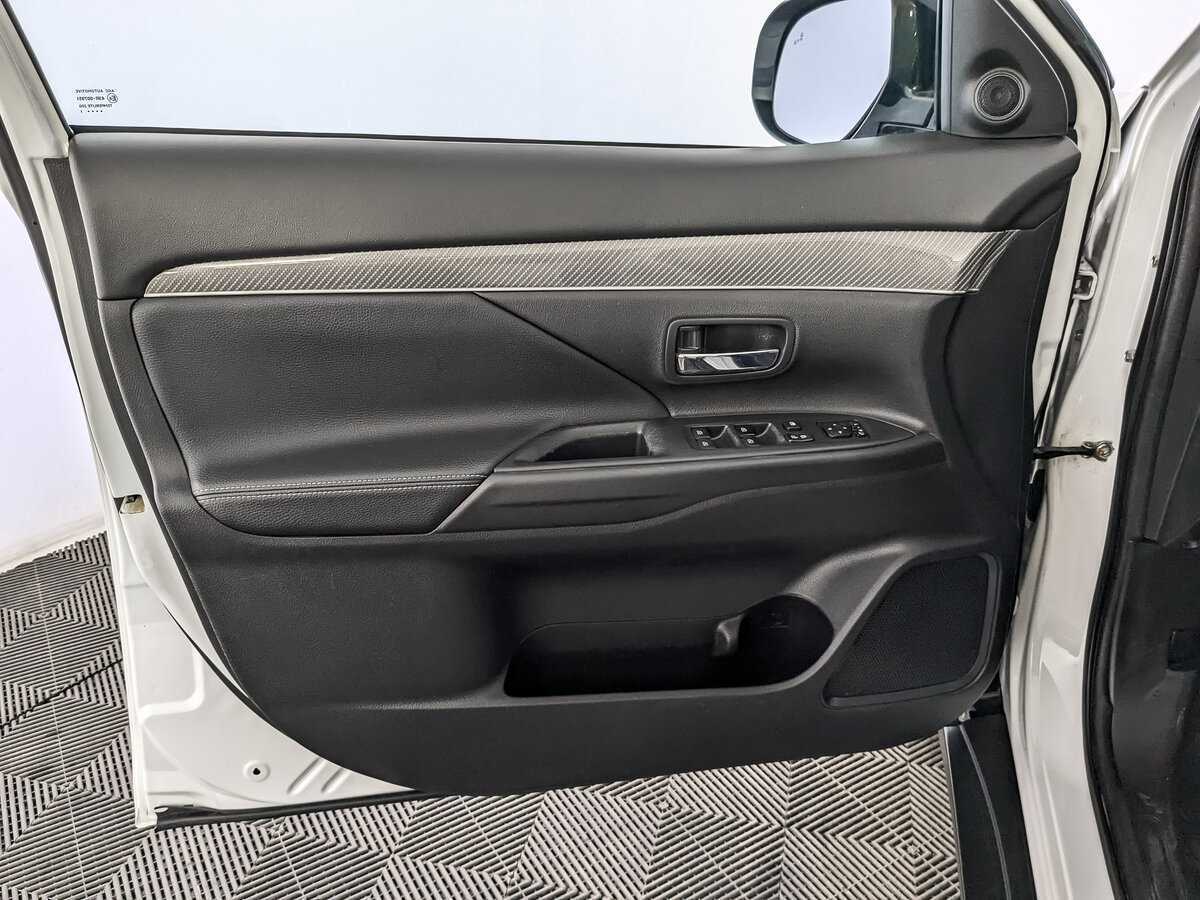 Купить Mitsubishi Outlander с пробегом. Фото: #16