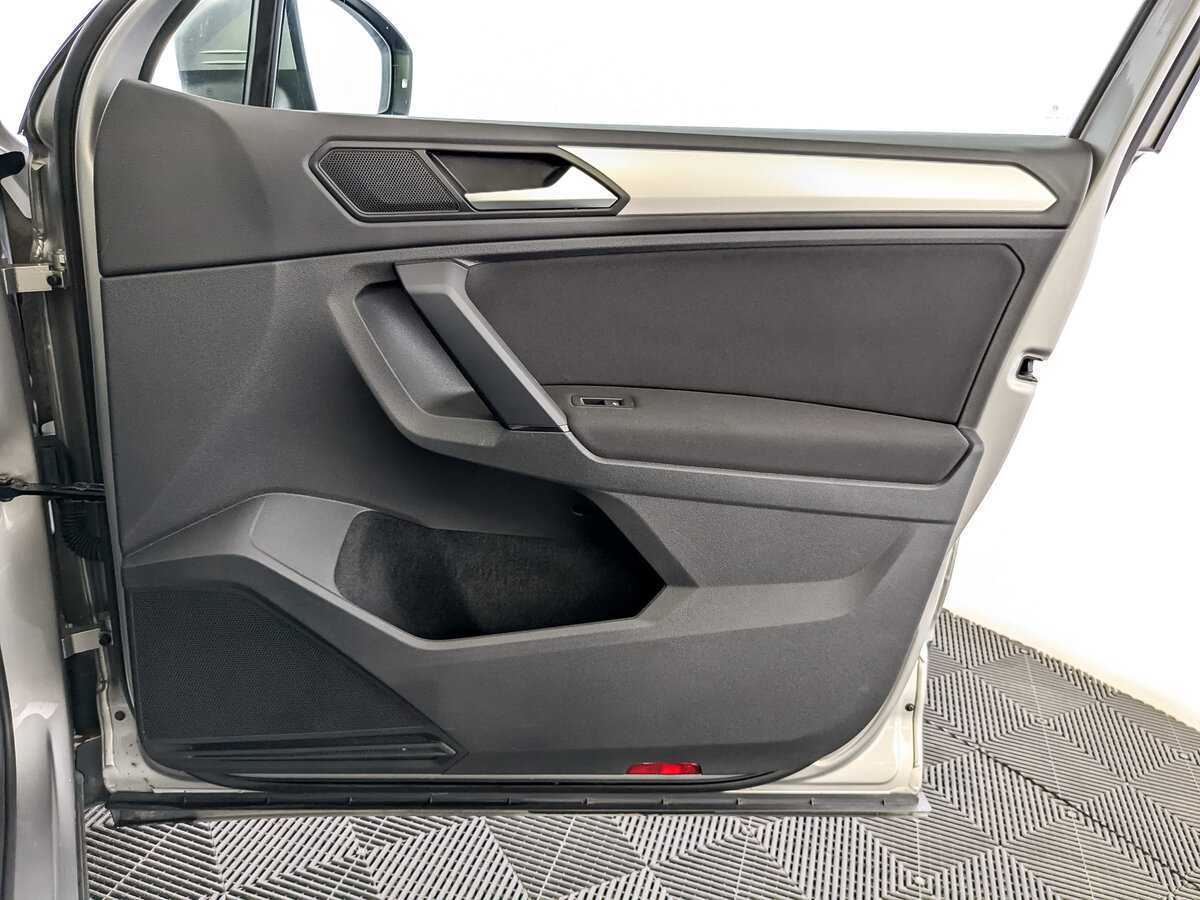 Купить Volkswagen Tiguan с пробегом. Фото: #23
