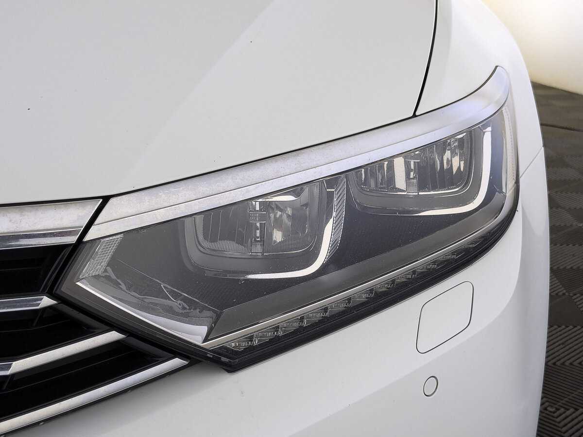 Купить Volkswagen Passat с пробегом. Фото: #10