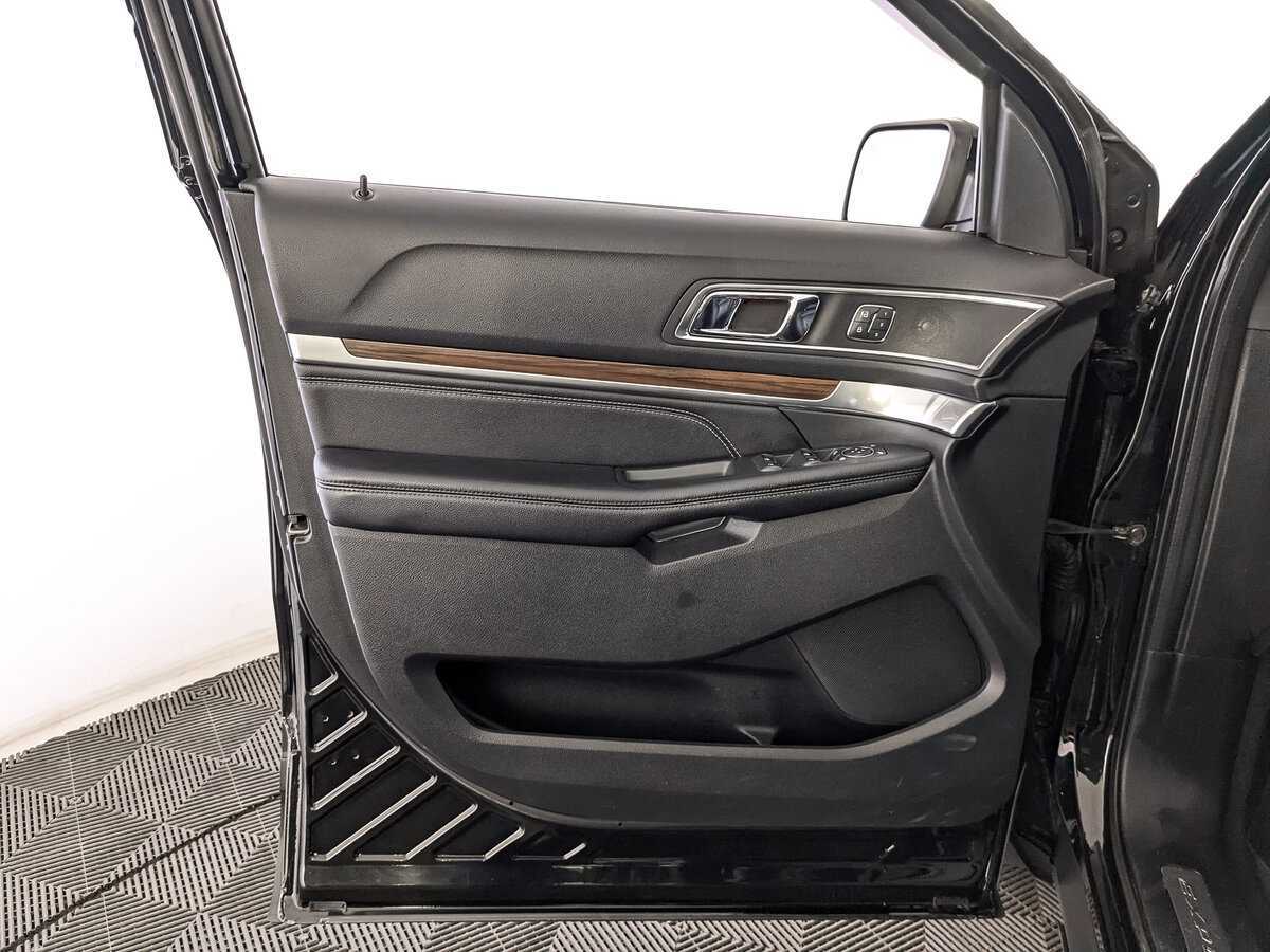 Купить Ford Explorer с пробегом. Фото: #17