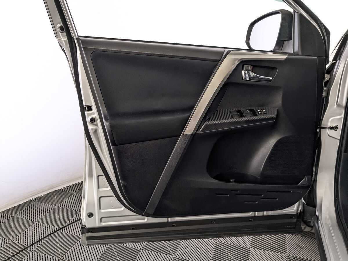 Купить Toyota RAV4 с пробегом. Фото: #18