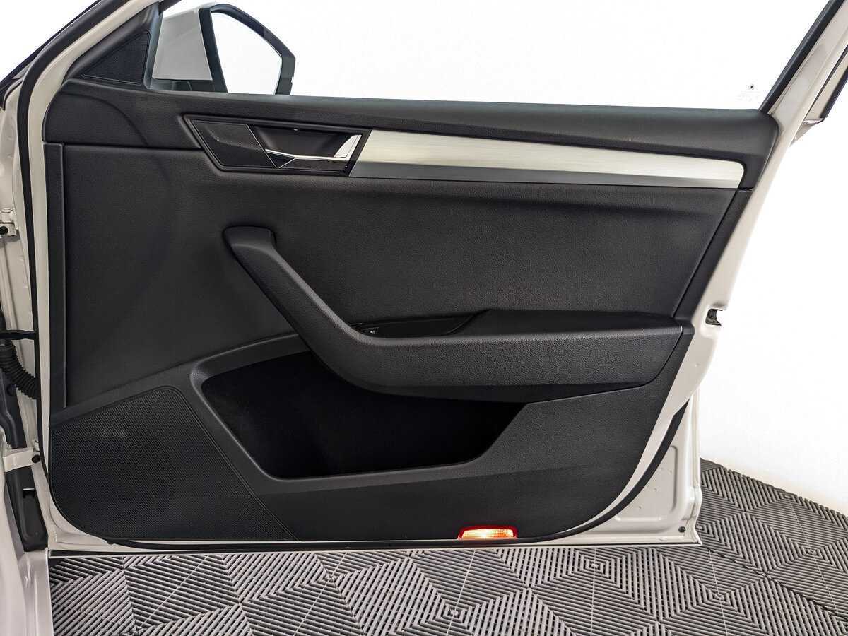 Купить Skoda Superb с пробегом. Фото: #24