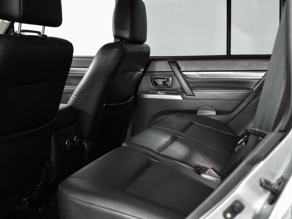 Купить Mitsubishi Pajero с пробегом. Фото: #12