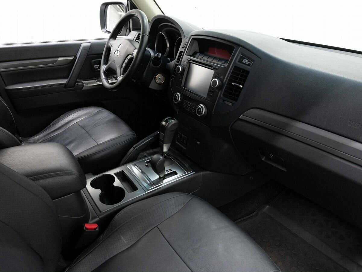 Купить Mitsubishi Pajero с пробегом. Фото: #11