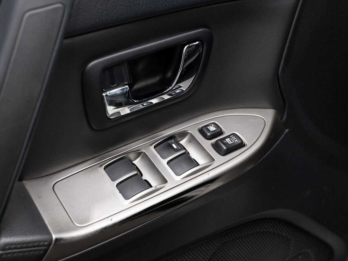 Купить Mitsubishi Pajero с пробегом. Фото: #18