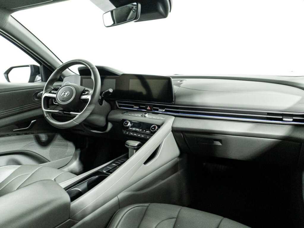 Купить Hyundai Elantra с пробегом. Фото: #8