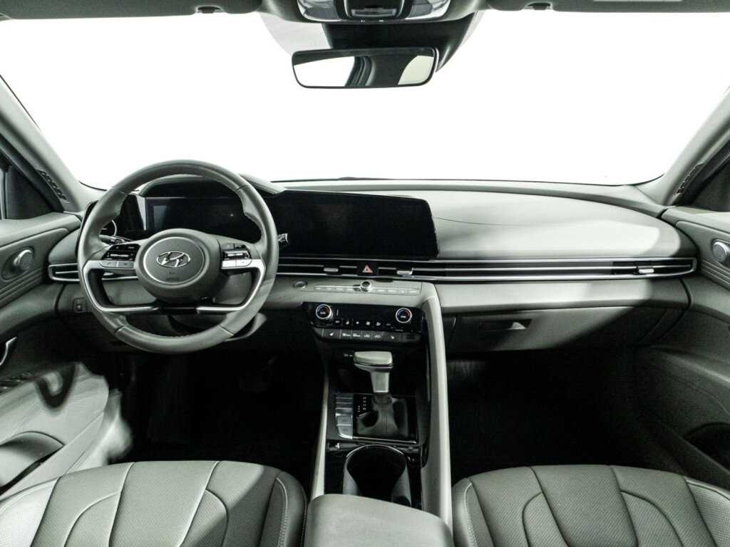 Купить Hyundai Elantra с пробегом. Фото: #12