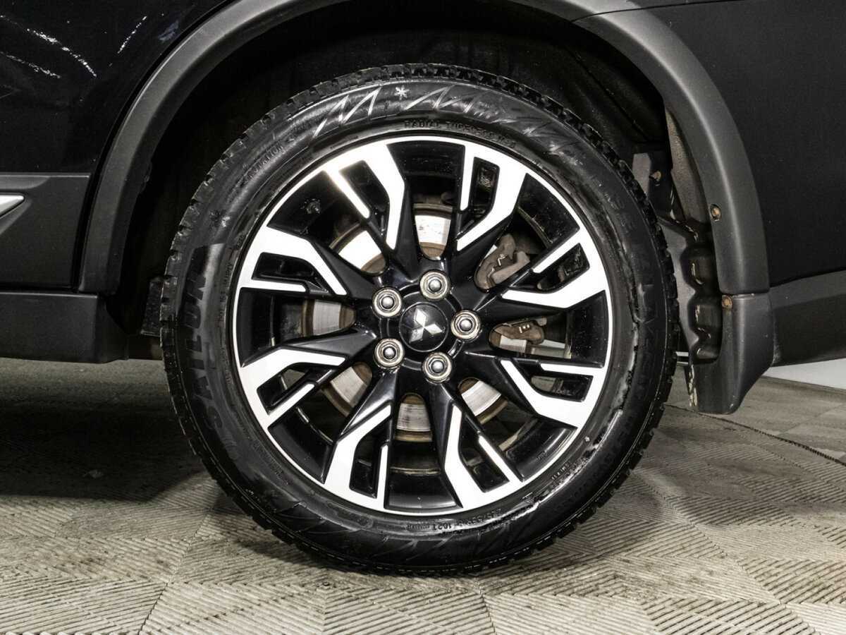 Купить Mitsubishi Outlander с пробегом. Фото: #17