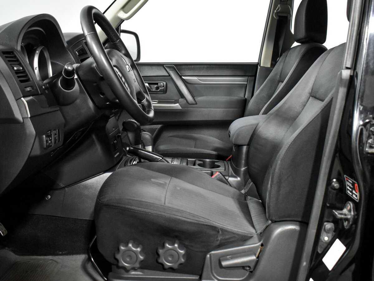 Купить Mitsubishi Pajero с пробегом. Фото: #8