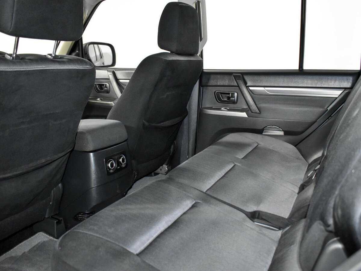 Купить Mitsubishi Pajero с пробегом. Фото: #9