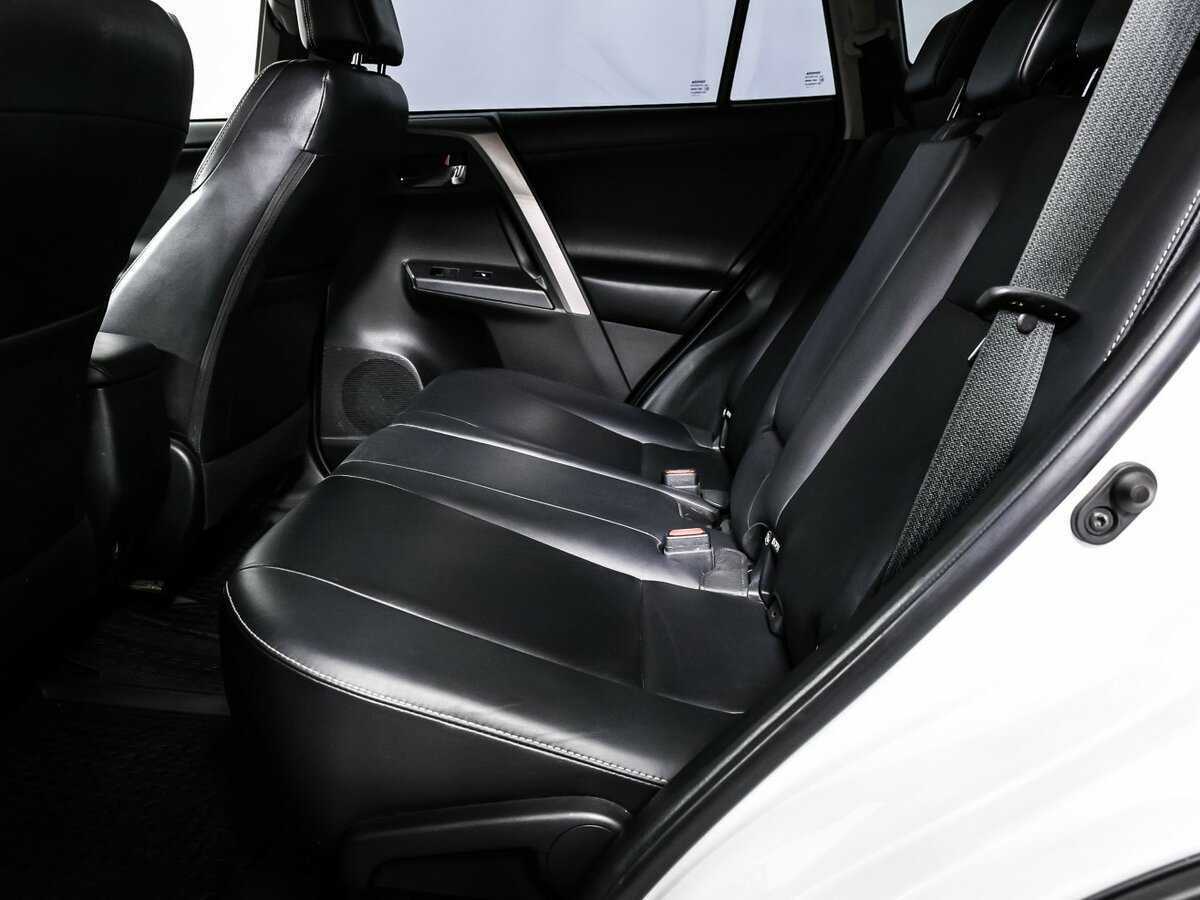 Купить Toyota RAV4 с пробегом. Фото: #13