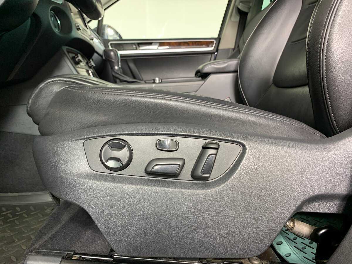 Купить Volkswagen Touareg с пробегом. Фото: #16