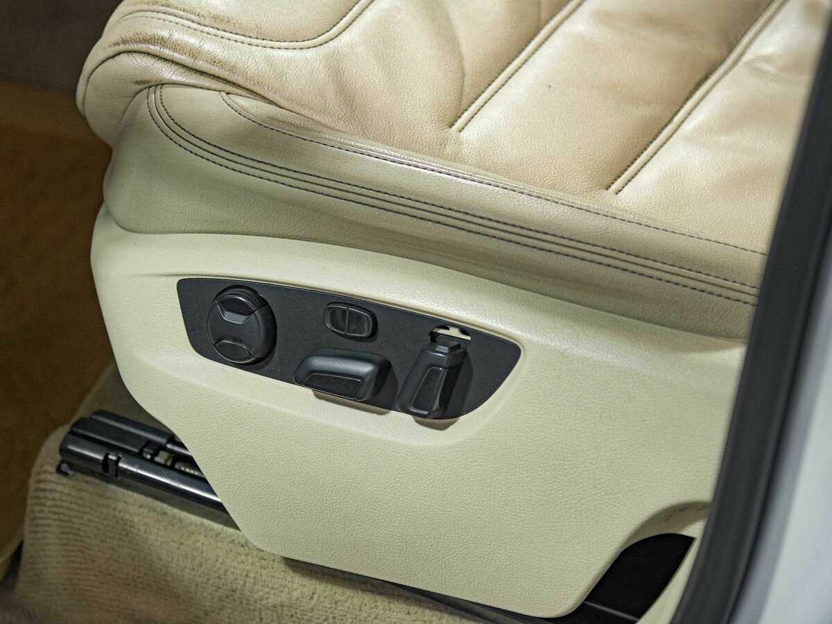 Купить Volkswagen Touareg с пробегом. Фото: #15