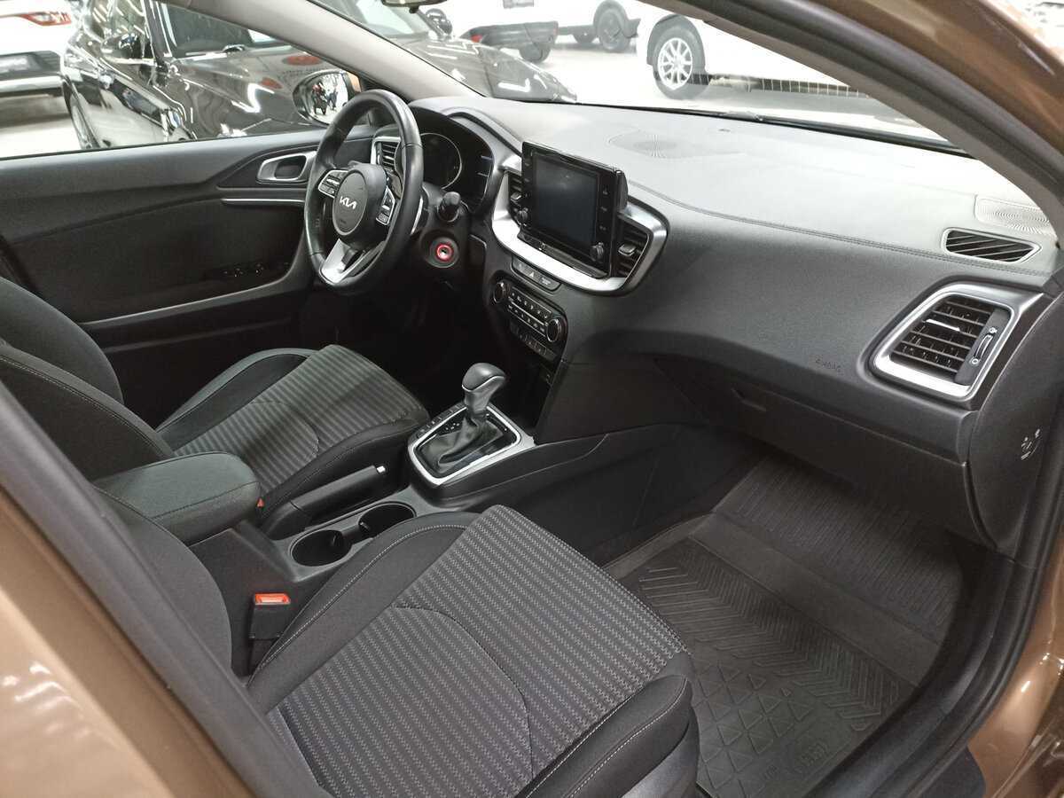 Купить Kia Ceed с пробегом. Фото: #10