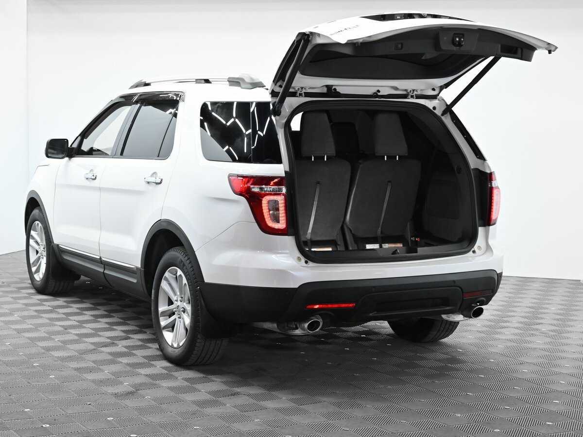 Купить Ford Explorer с пробегом. Фото: #4