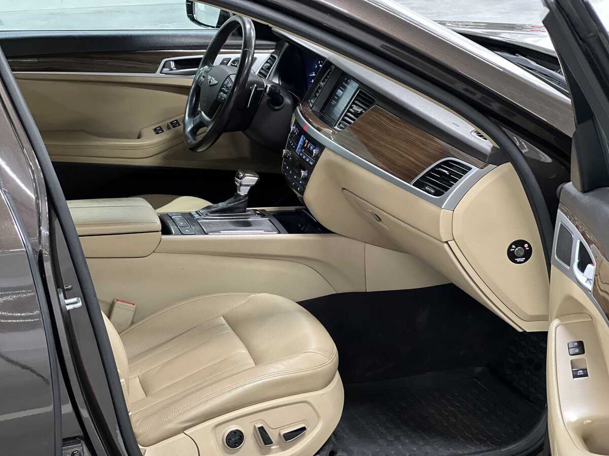 Купить Hyundai Genesis с пробегом. Фото: #10