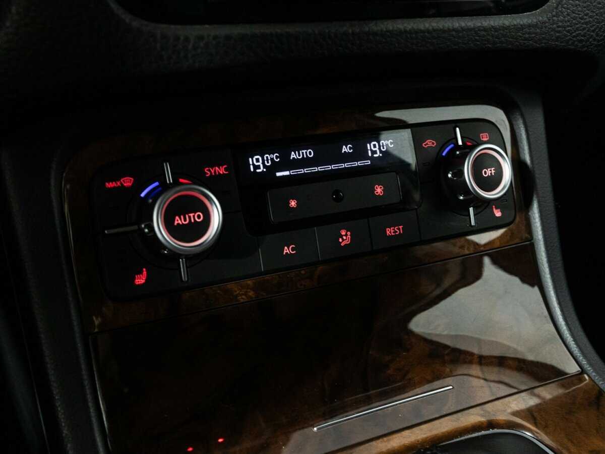 Купить Volkswagen Touareg с пробегом. Фото: #12