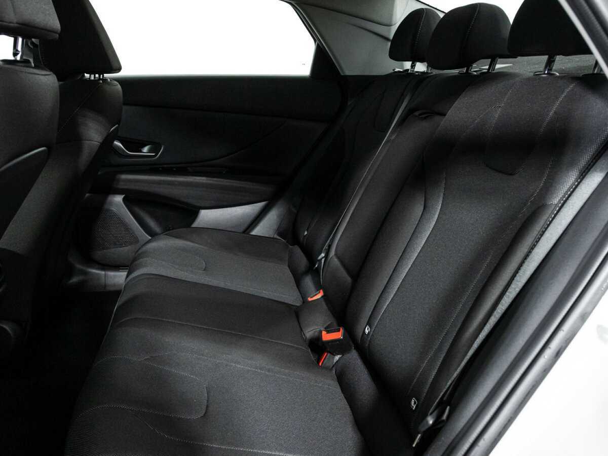 Купить Hyundai Elantra с пробегом. Фото: #9