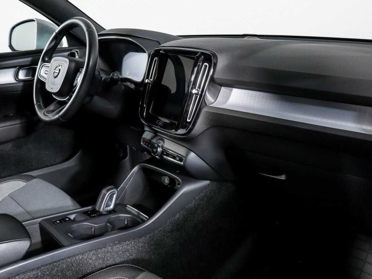 Купить Volvo XC40 с пробегом. Фото: #8