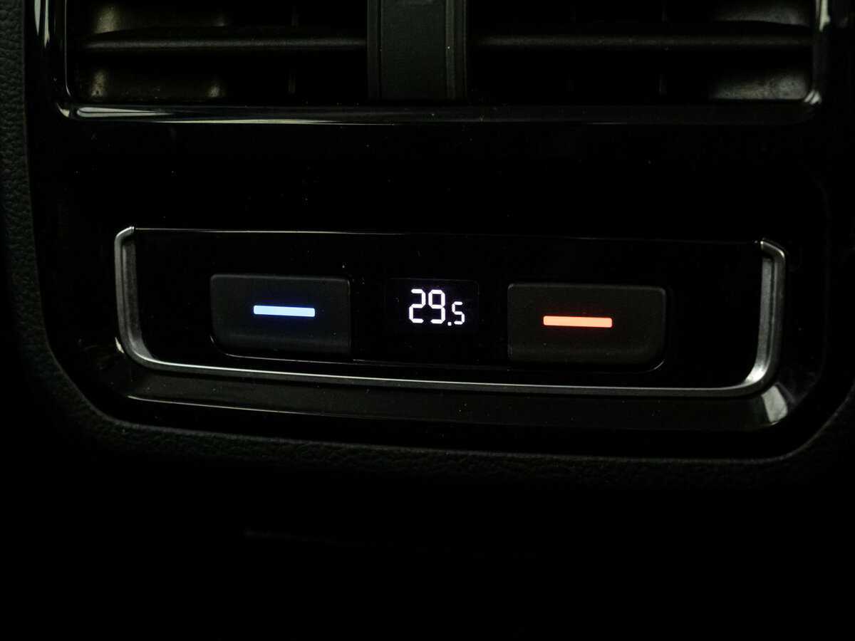 Купить Volkswagen Passat с пробегом. Фото: #19