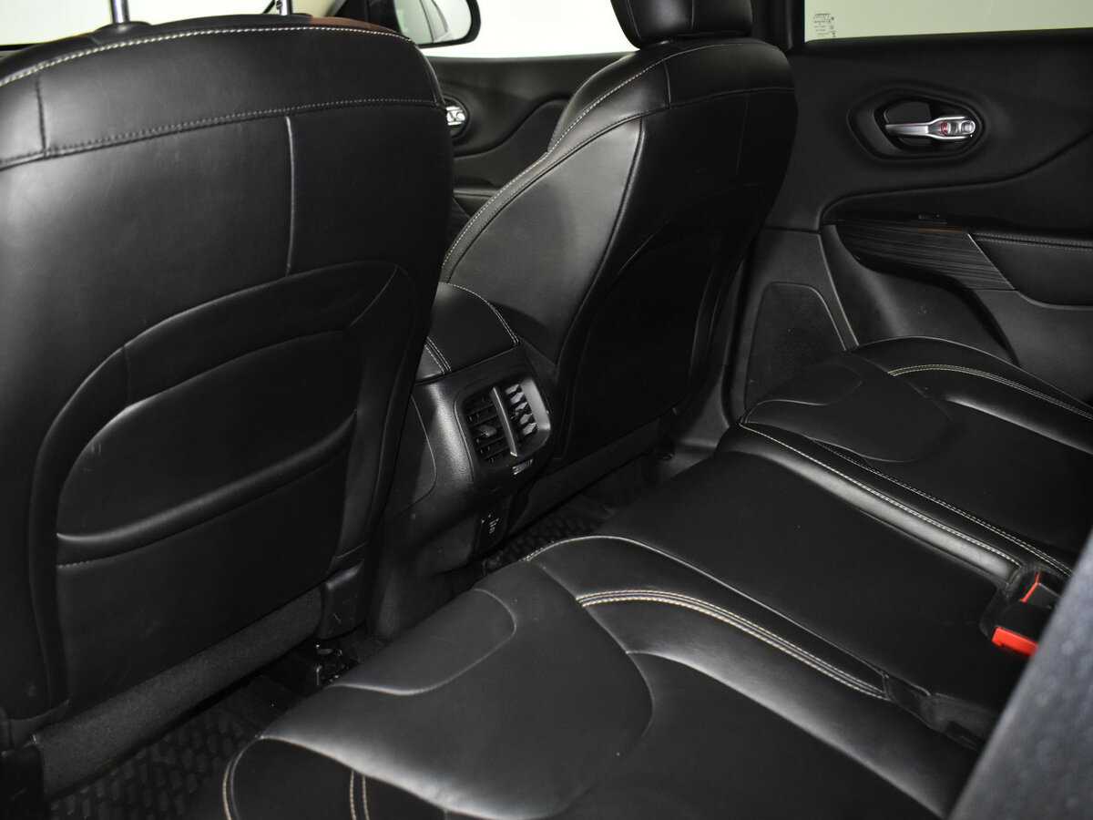 Купить Jeep Cherokee с пробегом. Фото: #23