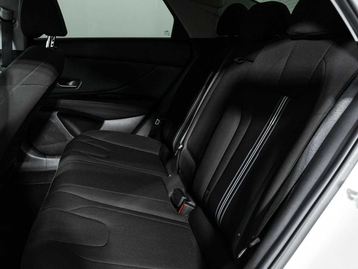 Купить Hyundai Elantra с пробегом. Фото: #9