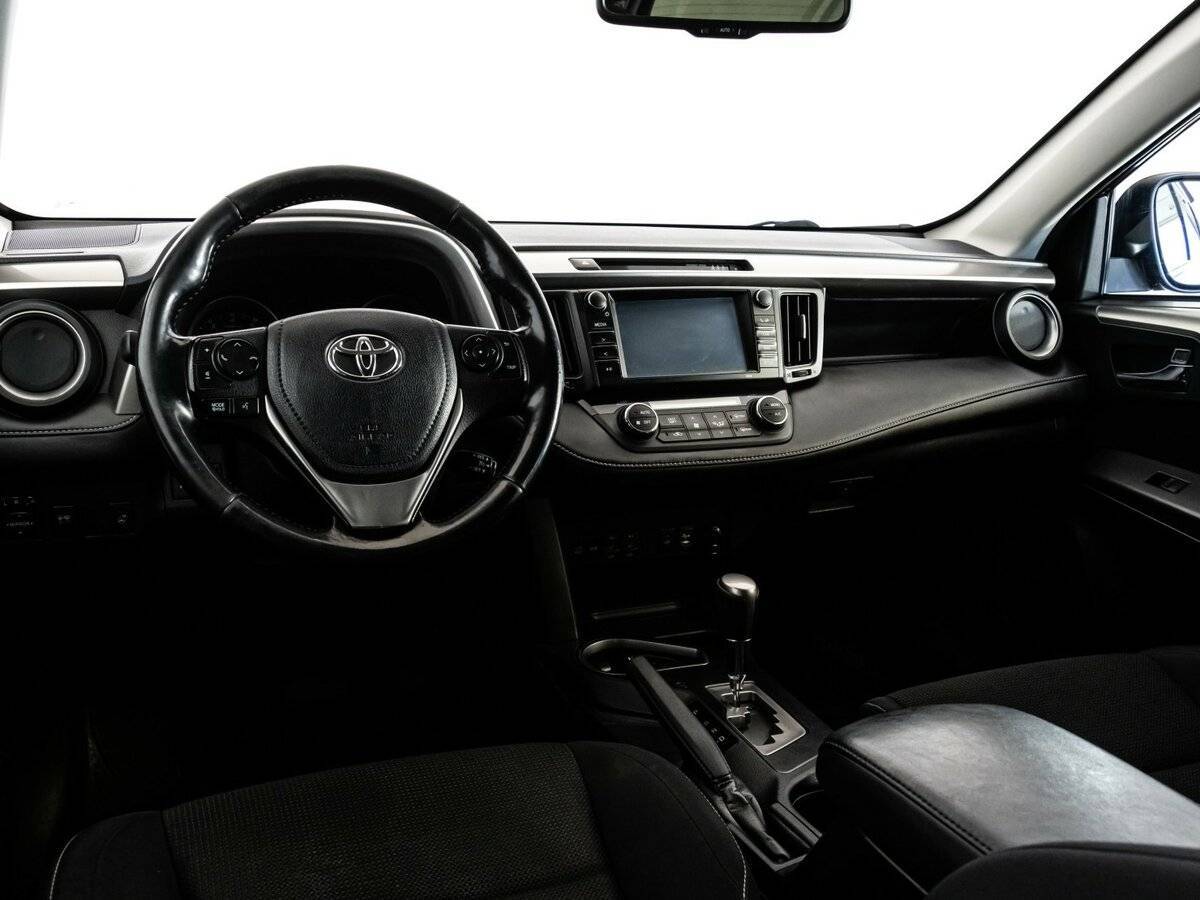Купить Toyota RAV4 с пробегом. Фото: #8