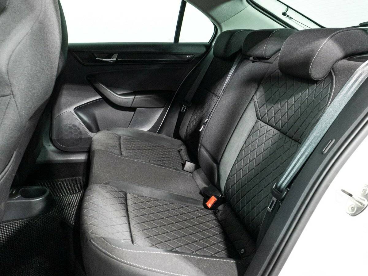 Купить Skoda Rapid с пробегом. Фото: #9
