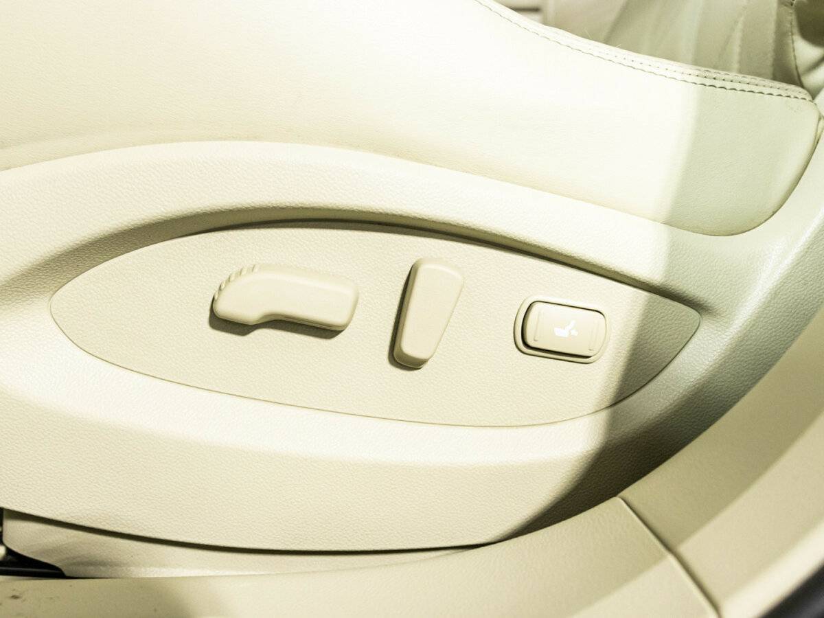 Купить Infiniti FX с пробегом. Фото: #17