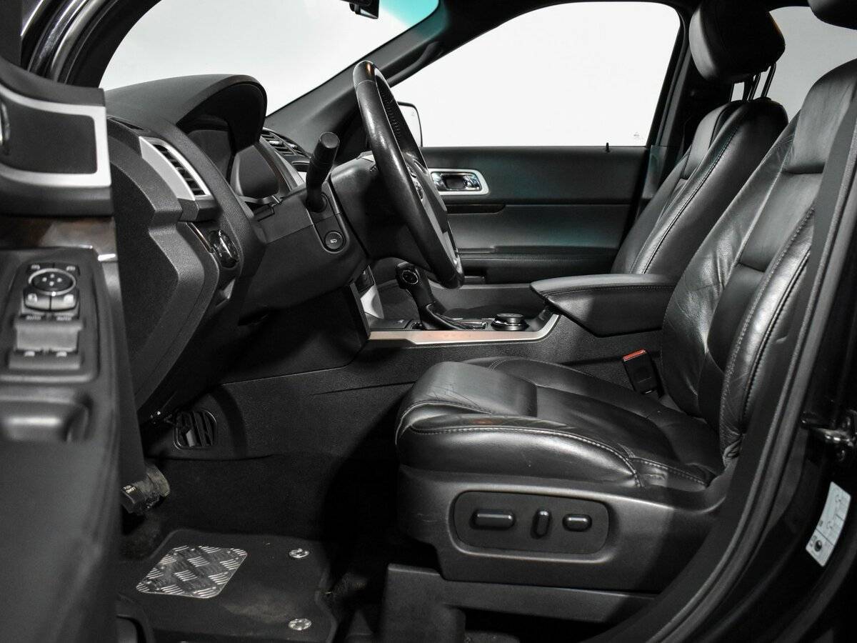 Купить Ford Explorer с пробегом. Фото: #9