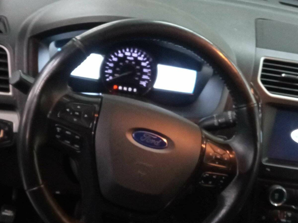 Купить Ford Explorer с пробегом. Фото: #4
