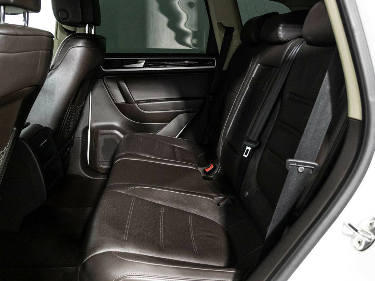 Купить Volkswagen Touareg с пробегом. Фото: #9