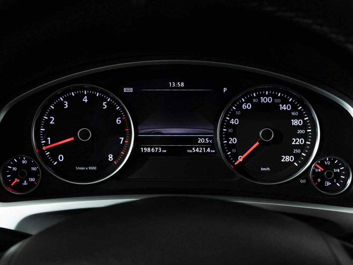 Купить Volkswagen Touareg с пробегом. Фото: #11