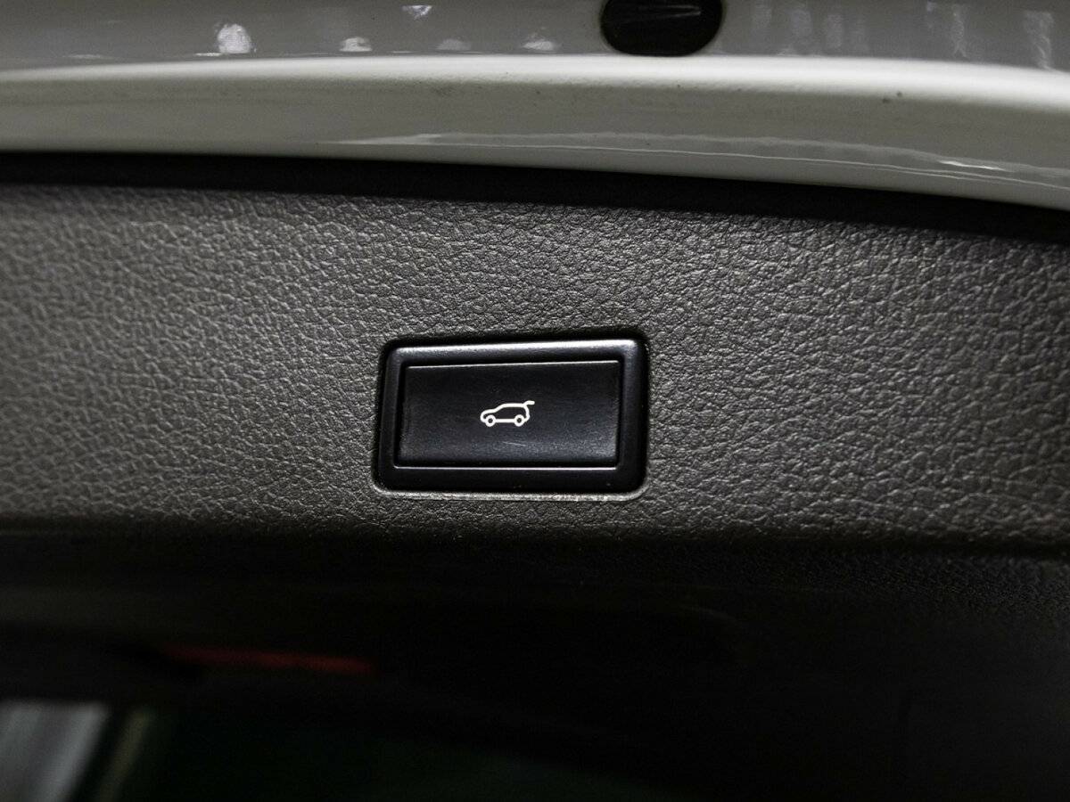 Купить Volkswagen Touareg с пробегом. Фото: #15