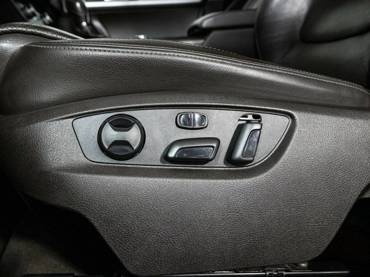 Купить Volkswagen Touareg с пробегом. Фото: #16